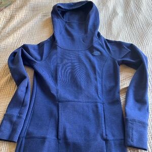 North face hoodie in XS